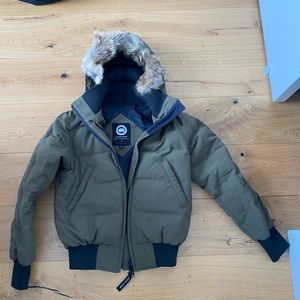 green canada goose puffer jacket